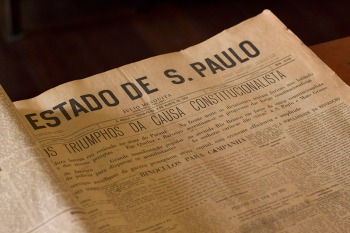 Jornal de 2/8/1932 no museu da cidade / Newspaper from 08.02.1932 in the city museum